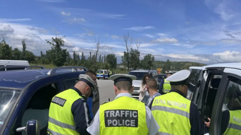 Масово полиция по магистралите, следят за агресивно шофиране и каране в аварийните ленти