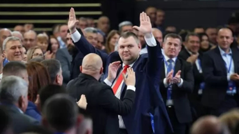 Делян Пеевски ще бъде вписан в съда като единствен председател на ДПС