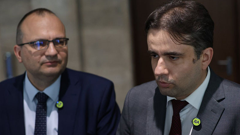 "Да, България" поиска оставката на Румен Спецов