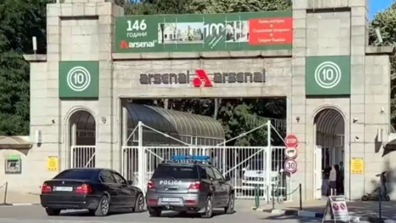 Загиналият работник в завод "Арсенал" е бил затиснат от откачила се част от машина