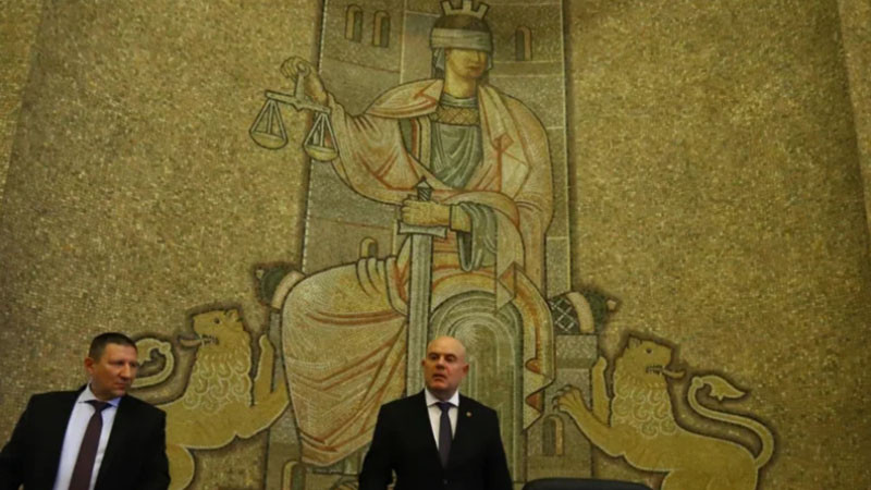 Божанов: Цацаров, Гешев и Сарафов са успели да влязат в почти 1500 сметки без разрешение от съда