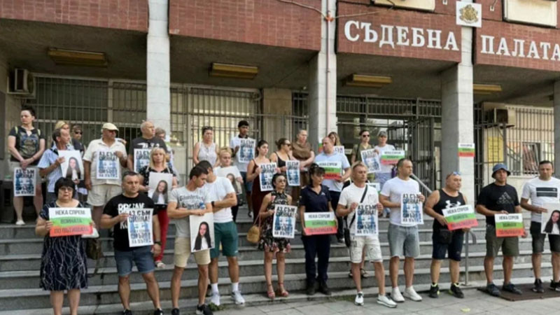 Съдът остави в ареста шофьора, причинил катастрофата, в която загина 12-годишната Сияна
