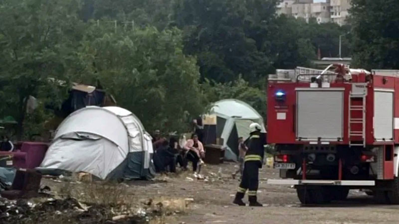 Кметът на „Илинден“ обвини Столична община в бездействие заради палатки, сметище и пожар