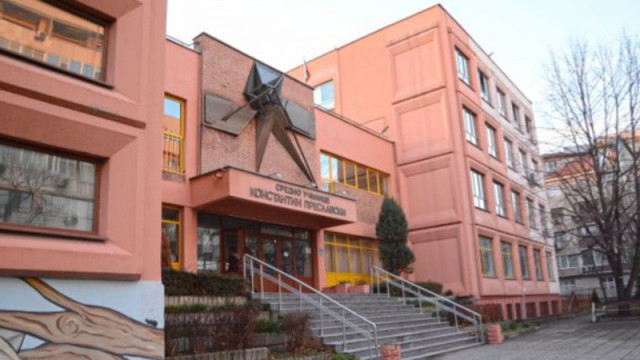Стартираха ремонтните дейности в две варненски училища