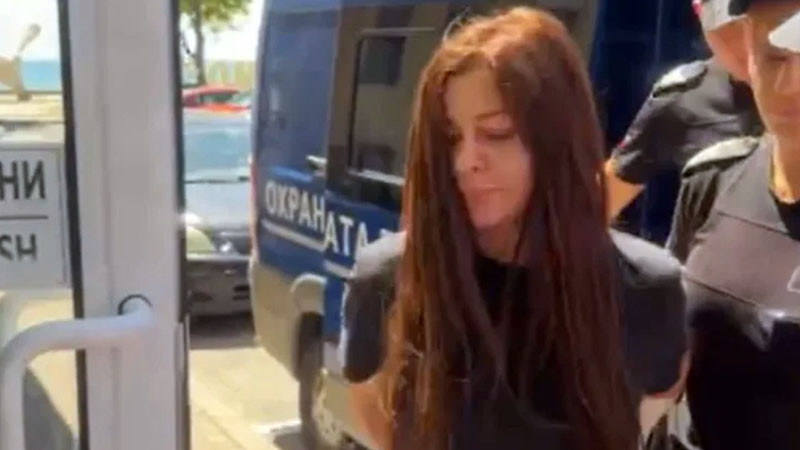 Попфолк певицата Дебора остава в ареста – съдът я определи като „опасна за обществото“