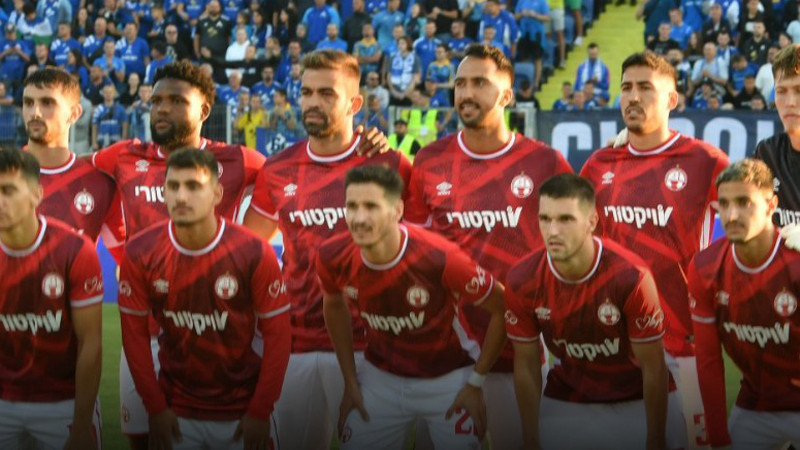 Съперникът на "Левски" вдигна Суперкупата с доста титуляри в почивка