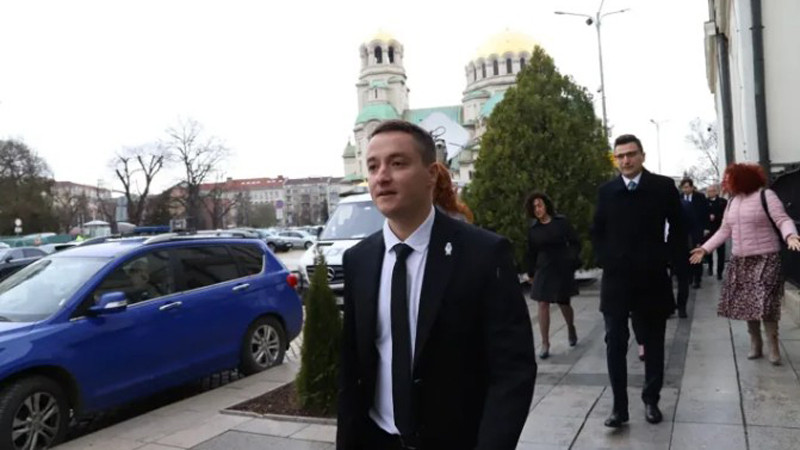 Явор Божанов към Асен Василев: Не аз, ти си партиен номад