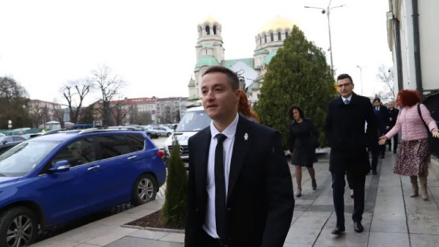 Явор Божанов към Асен Василев: Не аз, ти си партиен номад