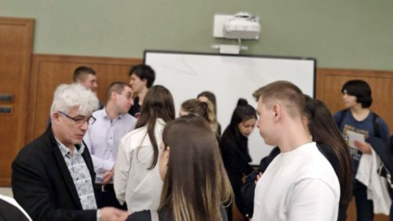 МОН публикува първото класиране за прием в 8 клас