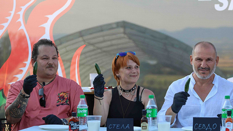 Българин постави Световен Рекорд с най-лютата чушка в света Carolina Reaper