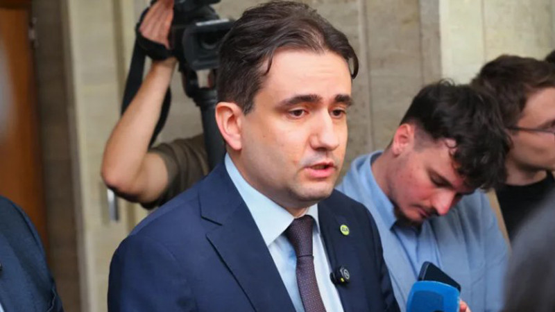 Наесен ДБ ще предложат вот на недоверие на тема „завладяната държава“