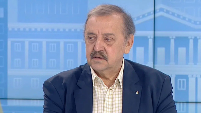 Проф. Кантарджиев препоръча да се къпем, за да ни е мирна главата
