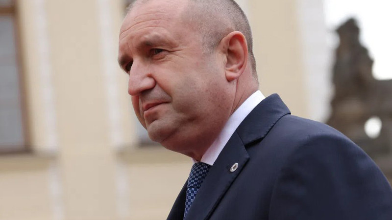 Румен Радев: До края на годината ще започне да постъпва модерна техника в армията