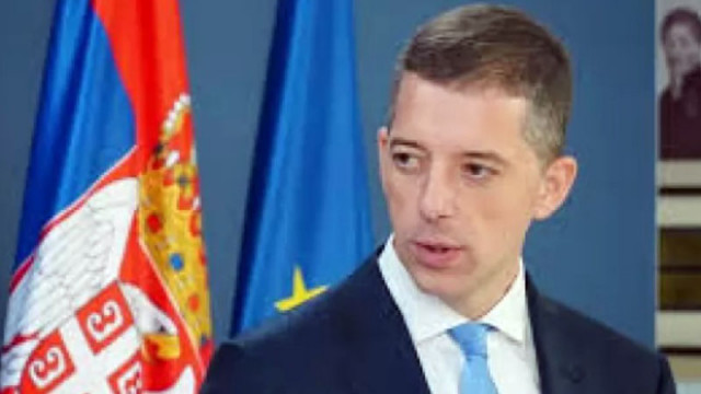 Нападнаха министъра на външните работи на Сърбия, докато се разхожда с трите си дъщери