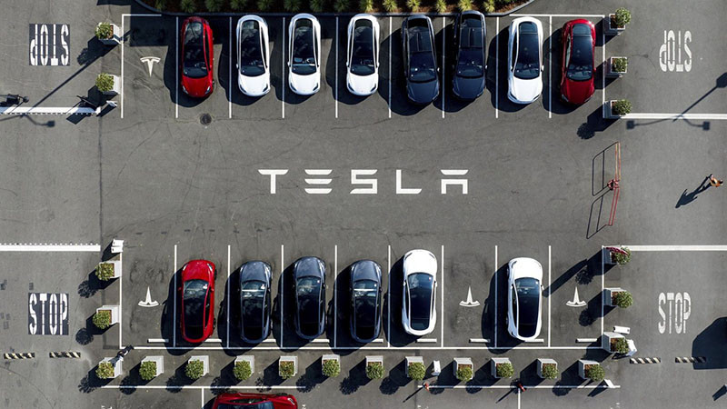Гигантска сделка: Samsung и Tesla подписаха договор за $16,5 милиарда