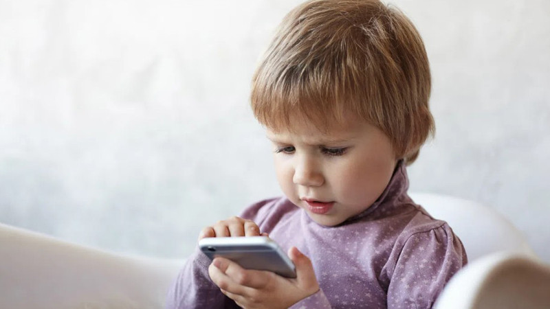 Дългото стоене пред екрани на различни устройства причинава сериозни проблеми