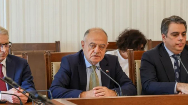 Политилог: ПП-ДБ се крепят на магия. ДБ има по-голям потенциал да предлага алтернатива
