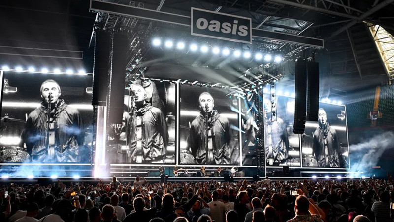 Мъж почина след падане по време на концерт на Oasis в Лондон