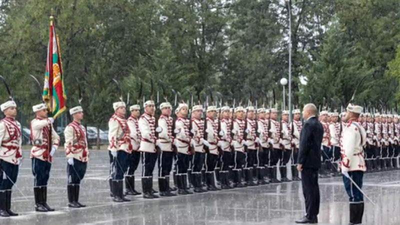 Радев: Националната гвардейска част е символ на чест, дълг, достойнство, етика и истинско родолюбие