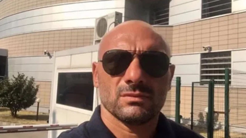 Стъки обяснява в ефир защо бие жена в клетка по време на коктейл
