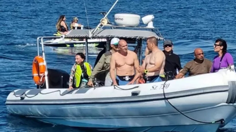 Радев отново във водолазен костюм: Пръв се гмурна до потопения риболовен кораб „Чавдар“