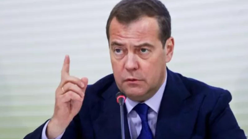 Медведев: САЩ да пратят спецназ в Киев срещу нарконаемниците и феновете на Ескобар от "Банкова"