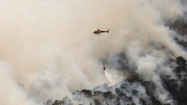 Пожари бушуват на няколко места в Черна гора а пожарникарите