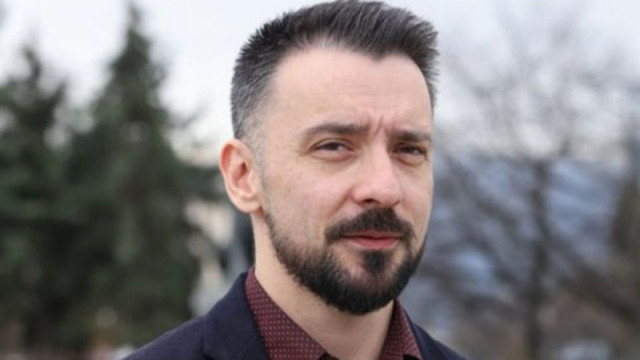 Кристиян Шкварек: Не ви ли е малко тъпичко?