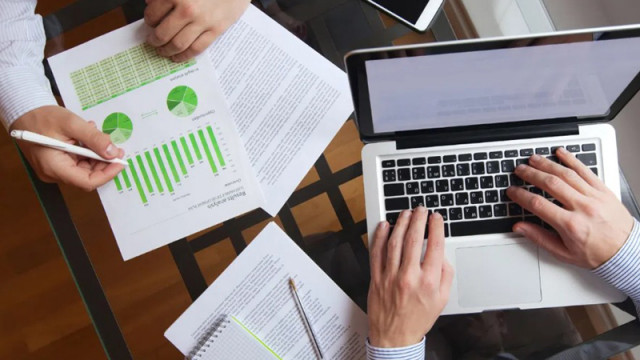 6,6% от заетите лица в ЕС работят 49 часа седмично