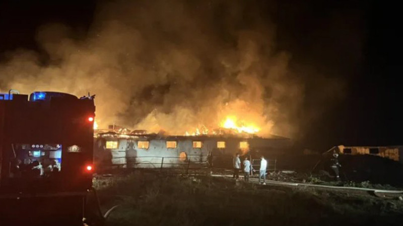 Голям пожар изпепели ферма в Кънчево, загинаха над 15 крави
