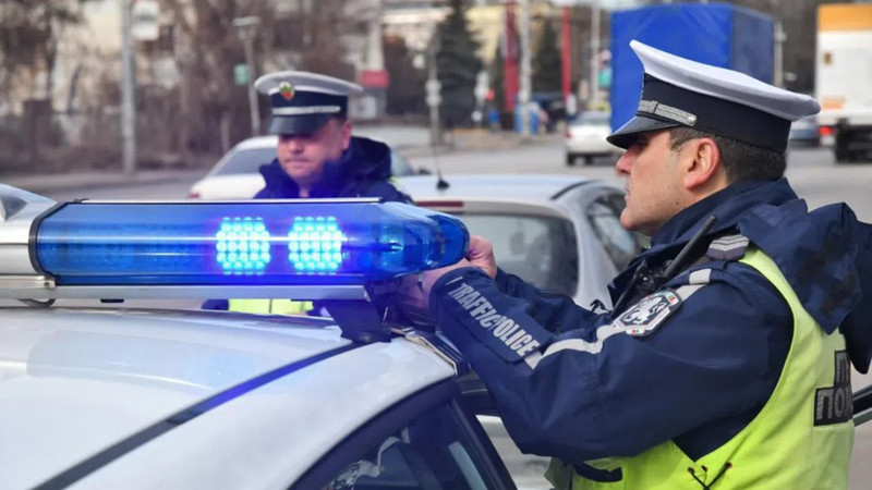 Гонка с полицията завърши с катастрофа в Павликени