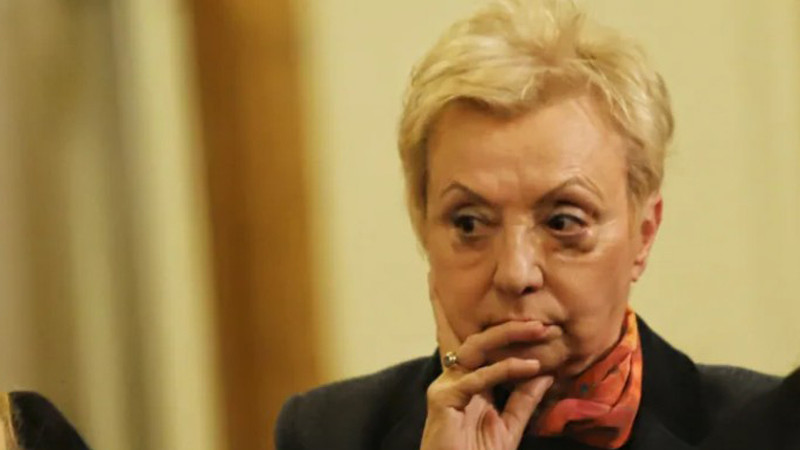 Страшна PR мъка гони президента, достойното слизане от трона не е работа за всеки