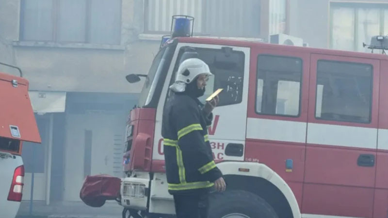 Пламна изолацията на жилищен блок в София