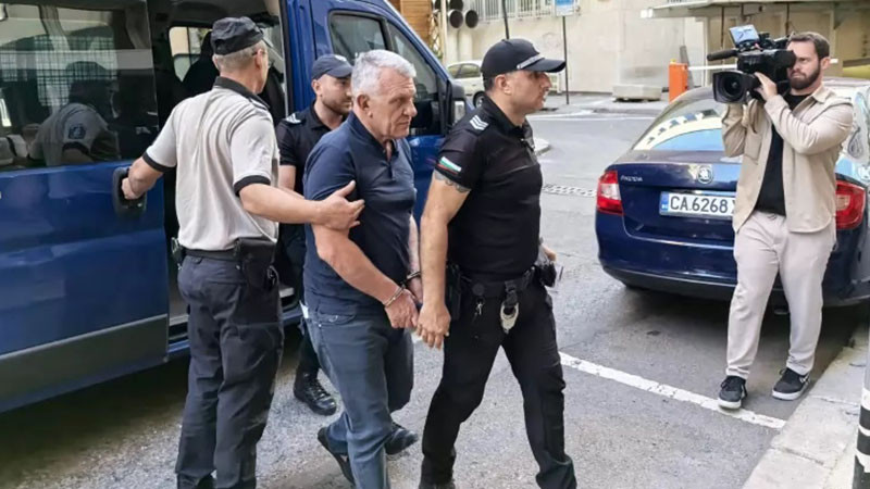 Разпитват Паскал в Антикорупционната комисия, предстои прокуратурата да поиска постоянен арест