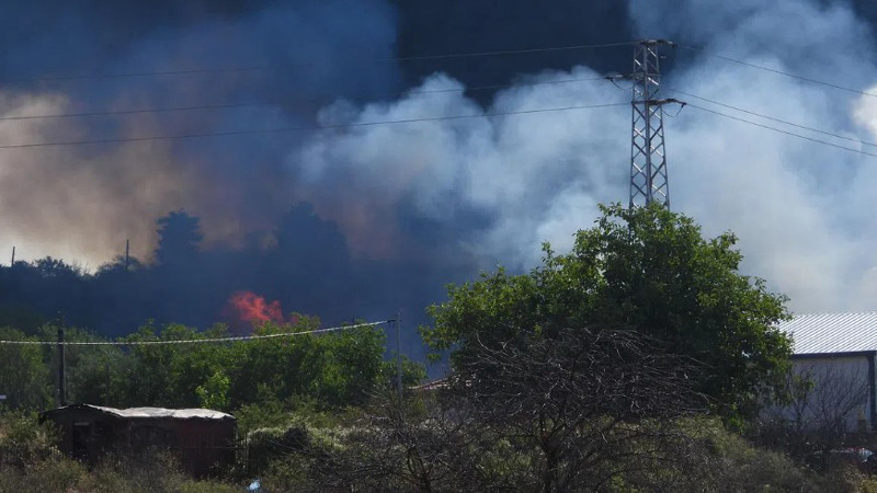 Продължава гасенето на кравефермата край Лясковец