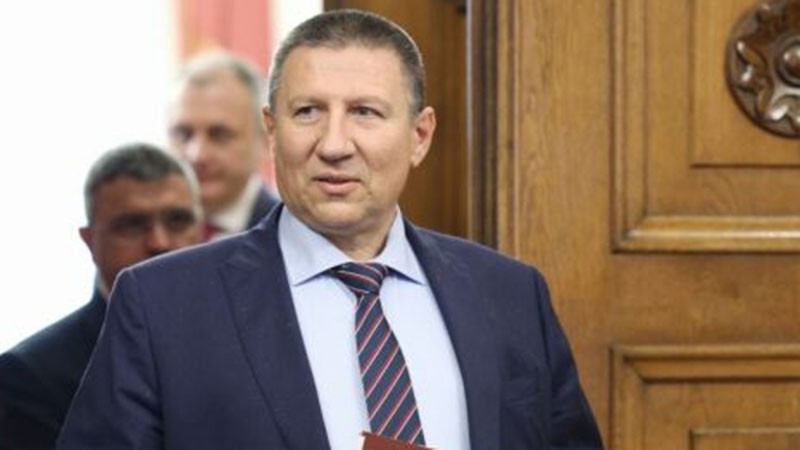 Сарафов свика съвещание за катастрофата, при която кола се вряза в автобус в София