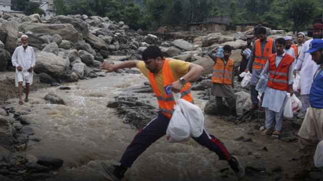 Пакистан е засегнат от най-големите наводнения в историята си, засегнати са 2 милиона души