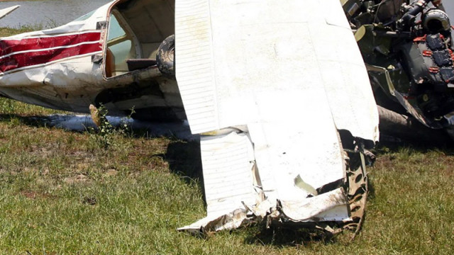 Учебен самолет се разби край Измир, пилотът е загинал