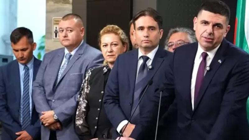 ДБ иска оставката на Атанас Зафиров заради посещението му в Китай