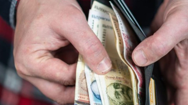 Средната работна заплата за страната през второто тримесечие на тази