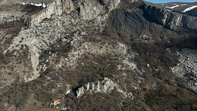 Парапланерист е паднал върху скали в района на Габрово