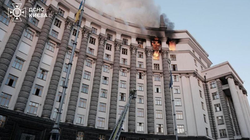 "Фигаро": Сградата на правителството в Киев е повредена при масирани руски удари
