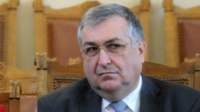 Близнашки: Президентът Радев се опитва да изкористи своите правомощия
