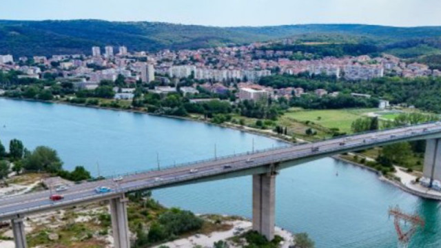 Мъж е скочил от Аспаруховия мост във Варна