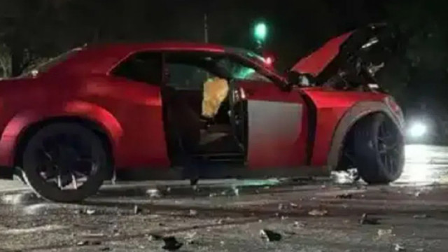 Кола се вряза в жилищна сграда след катастрофа в Асеновград