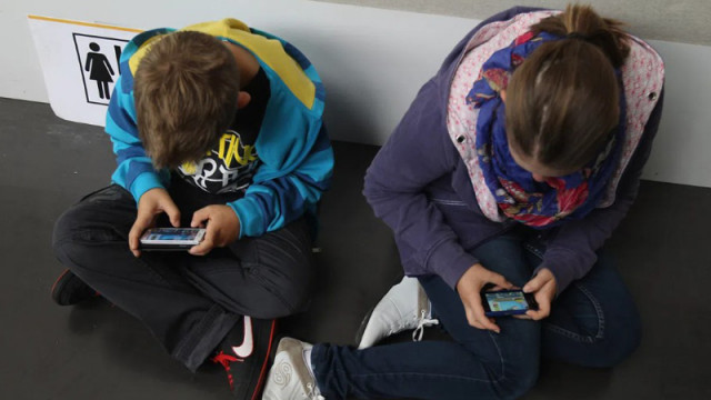 Въвеждат забрана за мобилни телефони в монтанско училище