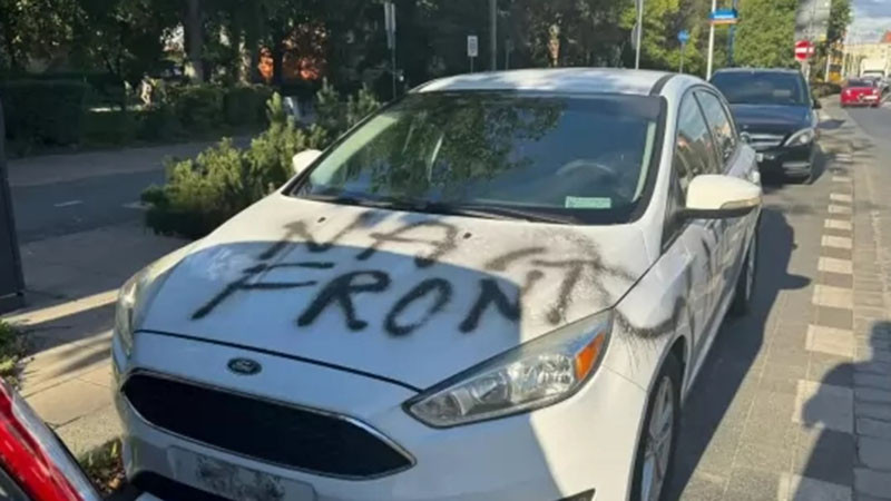 В Полша започнаха да пишат по колите на украинците: "На фронта"