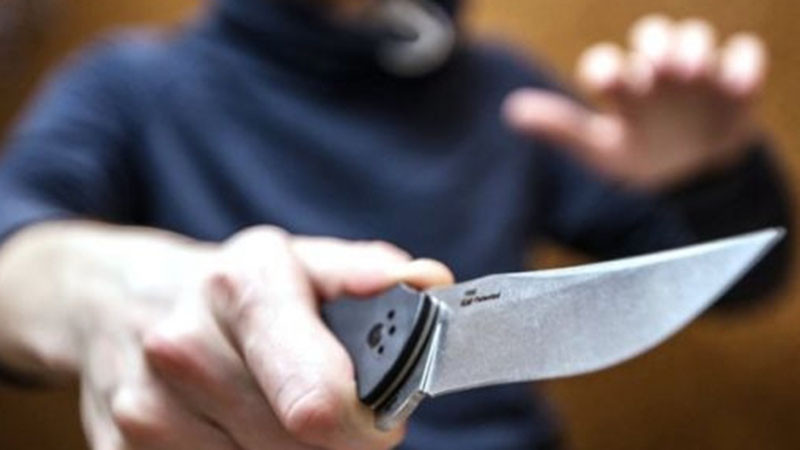 СРП задържа непълнолетен, заплашил с нож 17-годишен младеж и го ограбил