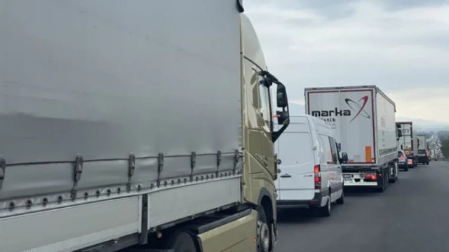 Временно ограничават движението по АМ "Тракия"
