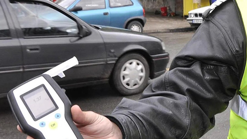 39-годишна жена шофира с 3,69 промила алкохол посред бял ден